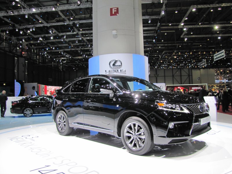 lexusrx450h55.jpg