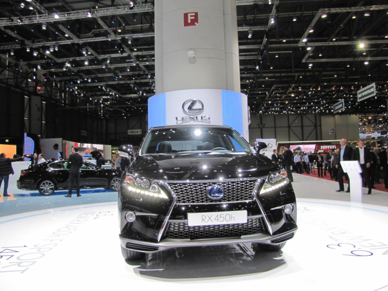 lexusrx450h9.jpg