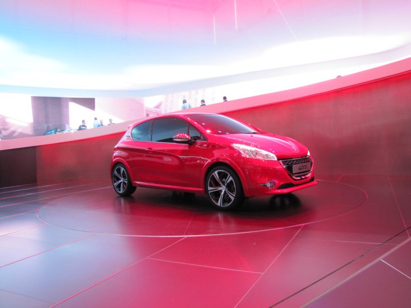 peugeot208gti64.jpg