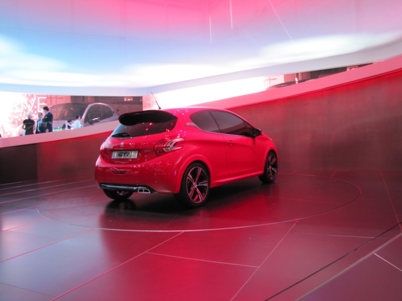 peugeot208gti69.jpg