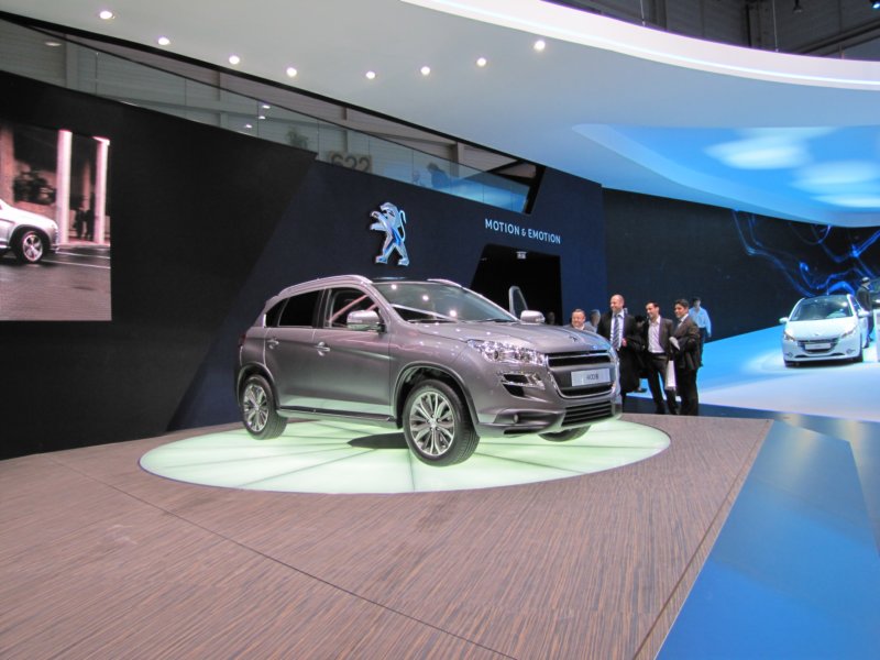 peugeot400811.jpg
