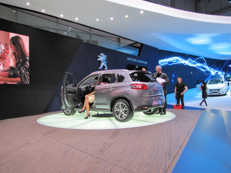 peugeot400819.jpg