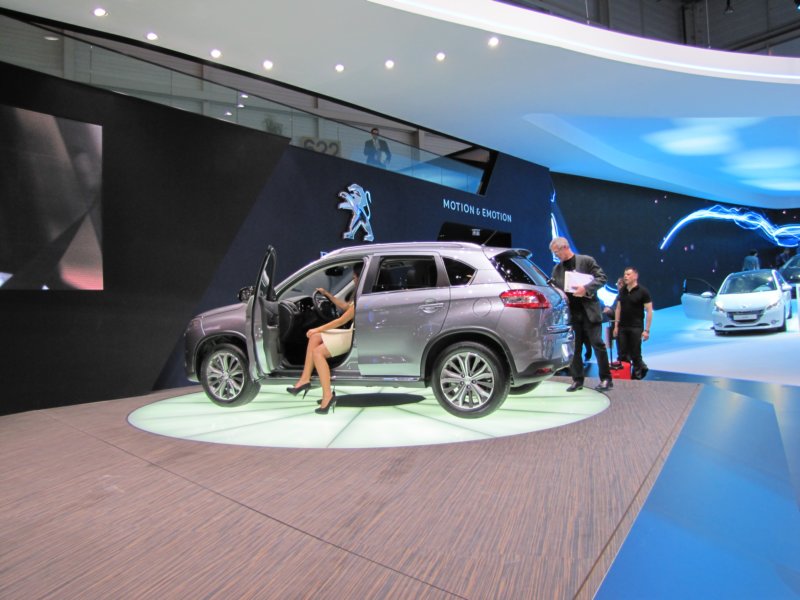 peugeot400823.jpg