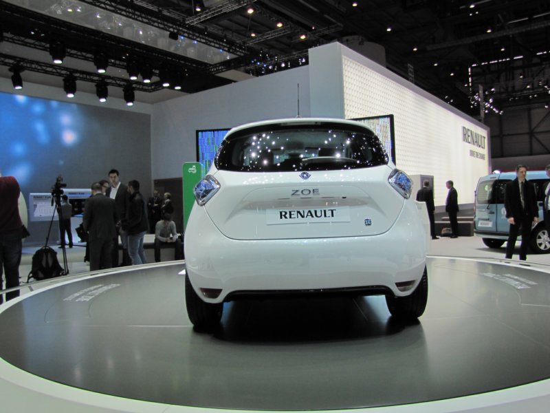 renaultzoe75.jpg