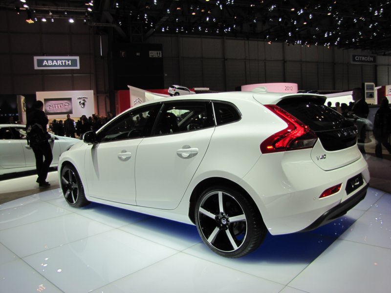 volvov4032.jpg