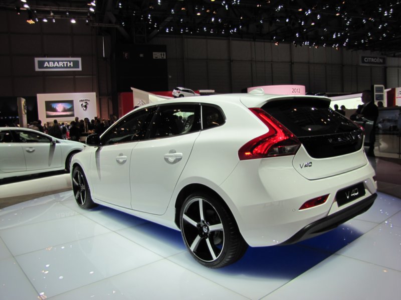 volvov4037.jpg