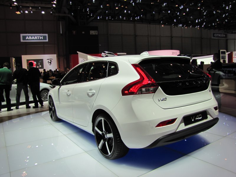 volvov4042.jpg