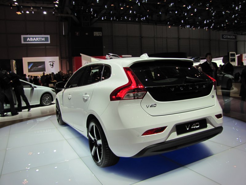 volvov4046.jpg