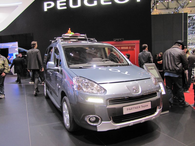 peugeotpartnertepee.jpg