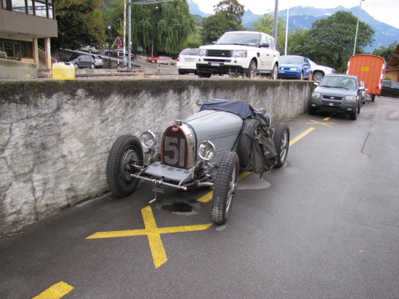 bugattit5119363.jpg