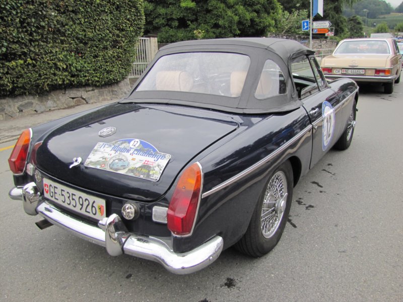 c12mgmgbroadster1974.jpg