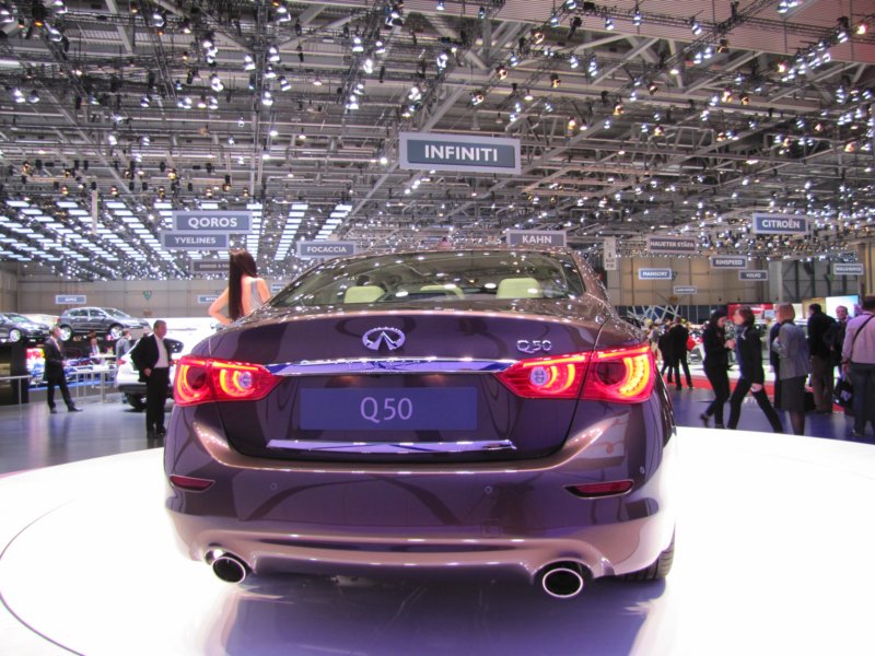 infinitiq505.jpg