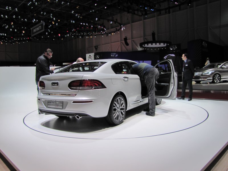 qoros3sedan12.jpg