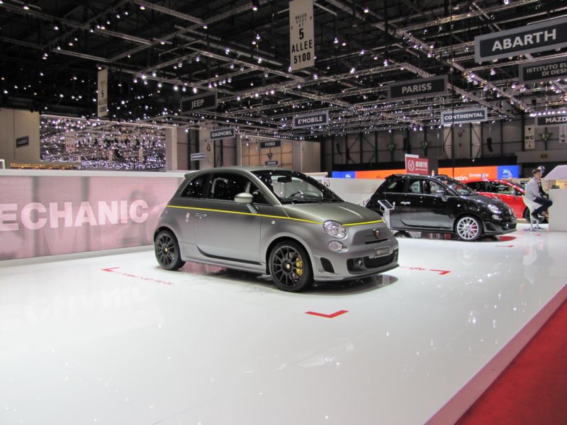 abarth695hypefuoriserie.jpg