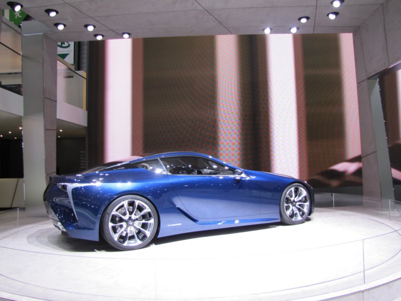 lexuslflc17.jpg