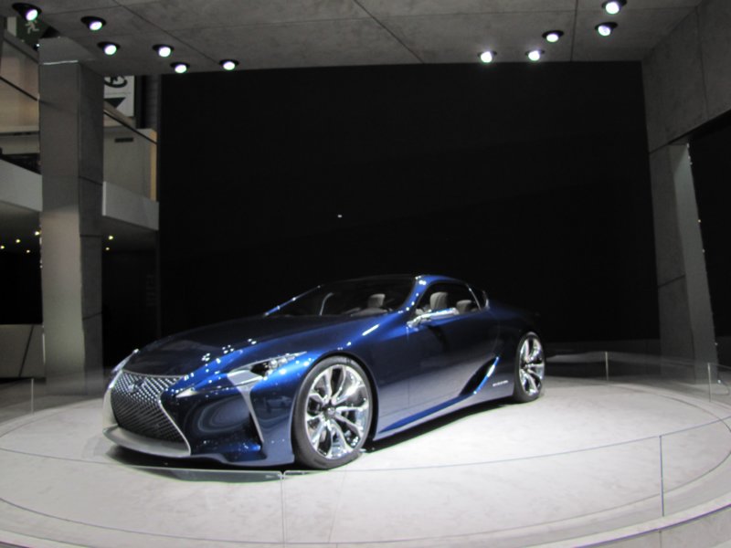 lexuslflc44.jpg