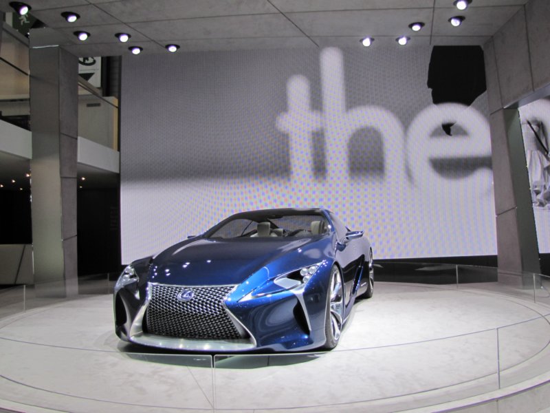 lexuslflc54.jpg