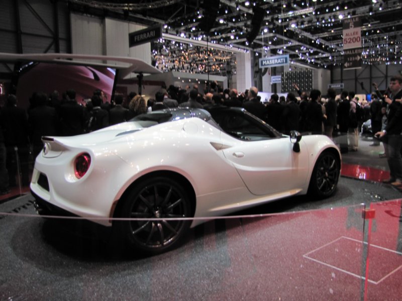 alfaromeo4cspider35.jpg