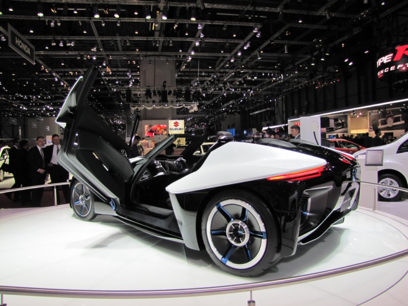 nissanbladeglider35.jpg
