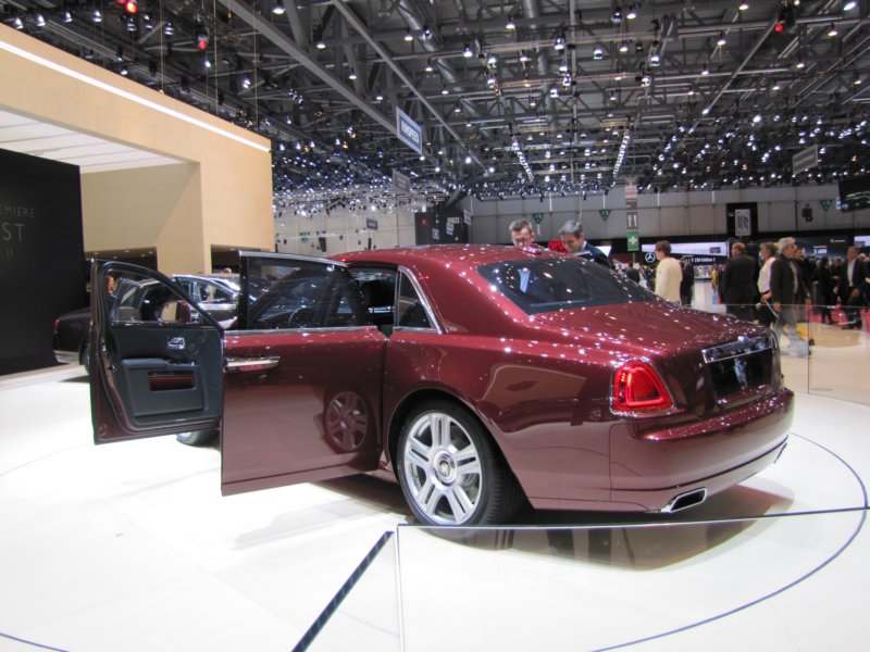 rollsroyceghostseriesii24.jpg