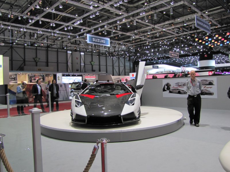 nimrodavantirossolamborghiniaventador.jpg