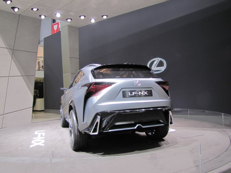 lexuslfnx13.jpg