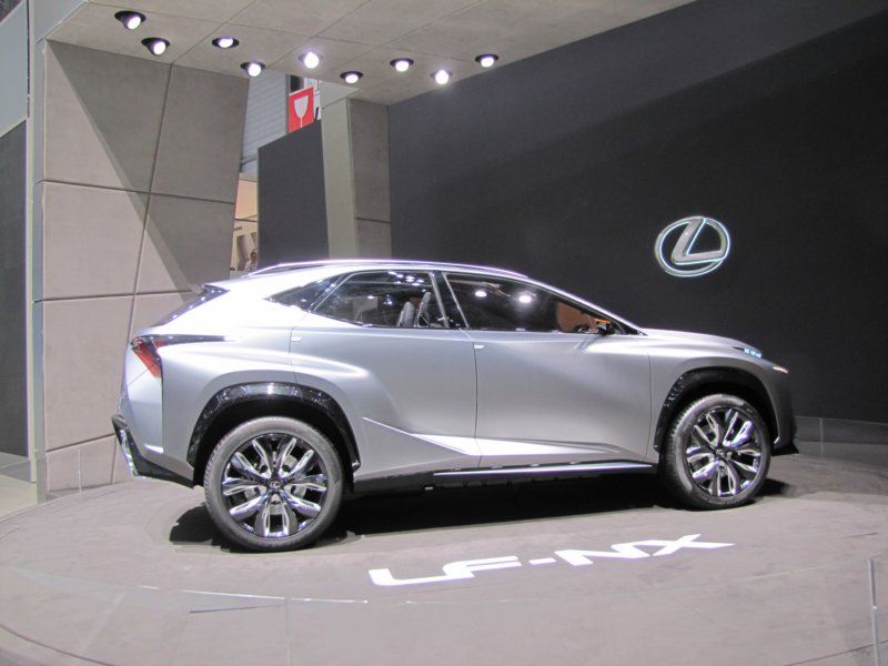 lexuslfnx28.jpg