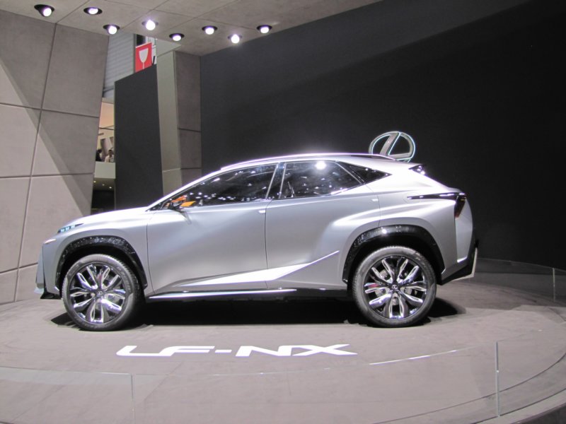 lexuslfnx4.jpg