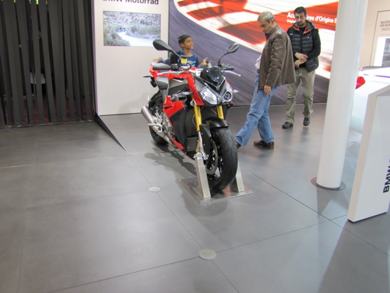 bmwmotorrads1000r.jpg
