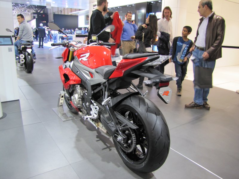 bmwmotorrads1000r2.jpg