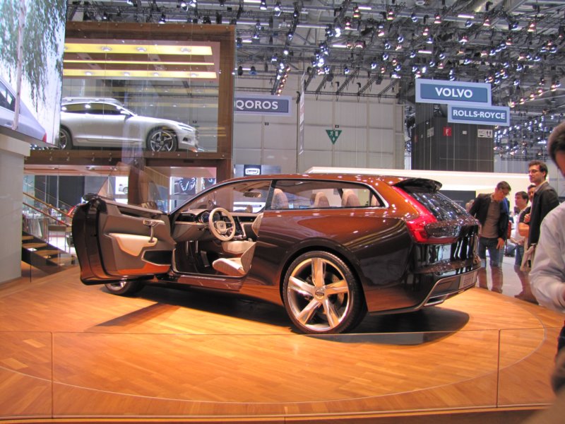 volvoconceptestate35.jpg