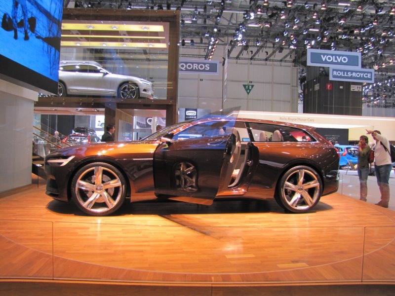 volvoconceptestate38.jpg