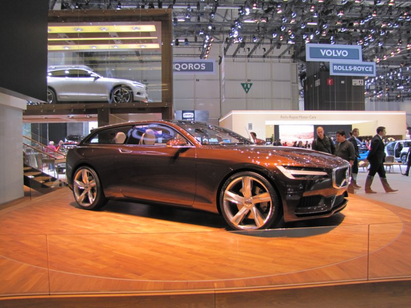 volvoconceptestate53.jpg