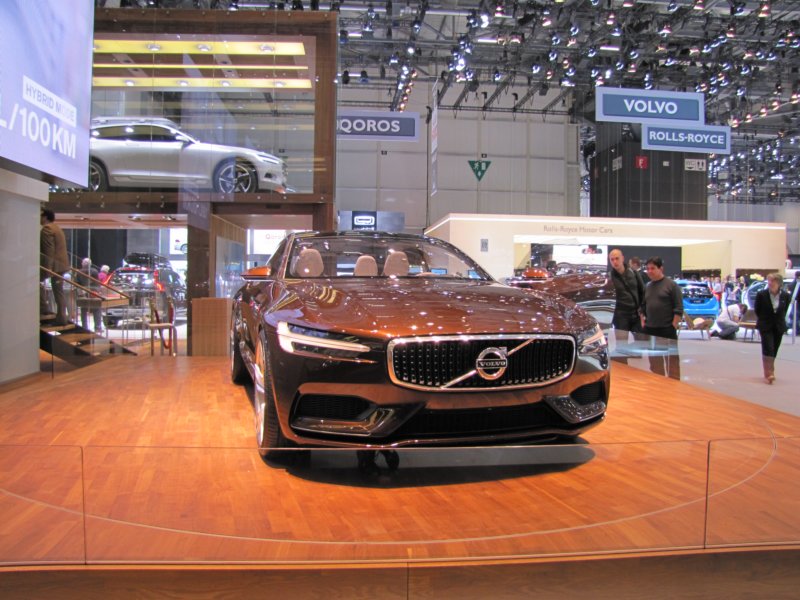 volvoconceptestate55.jpg