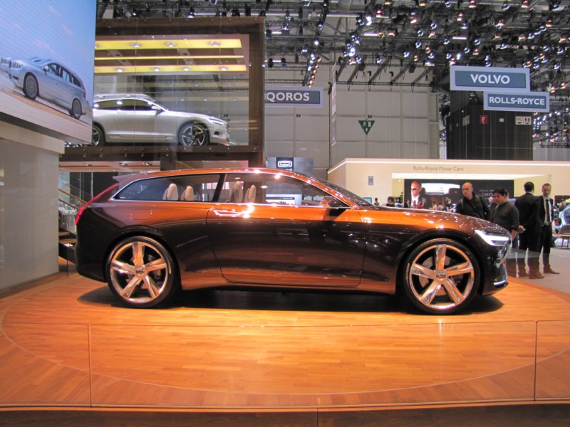 volvoconceptestate72.jpg