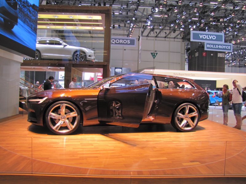 volvoconceptestate74.jpg