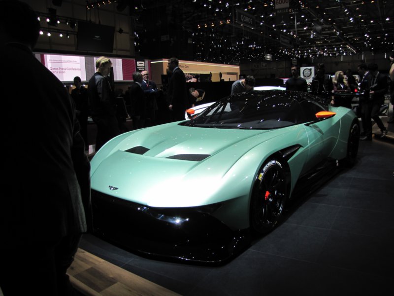 astonmartinvulcan14.jpg