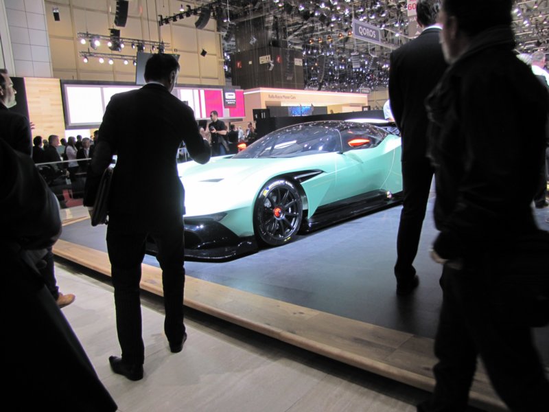 astonmartinvulcan2.jpg