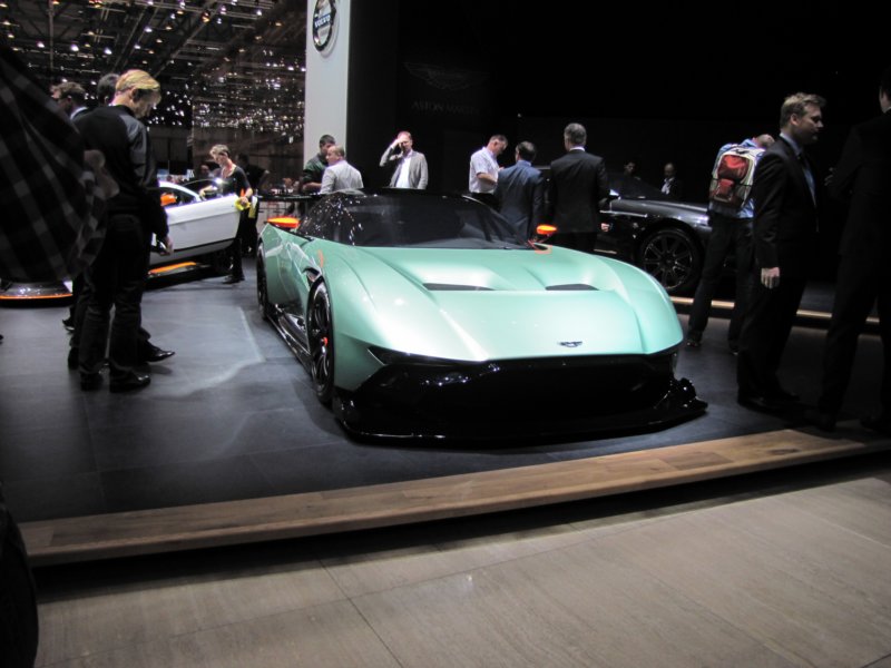 astonmartinvulcan6.jpg