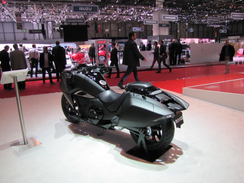 hondanm4vultus5.jpg