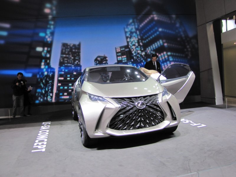 lexuslfsa12.jpg