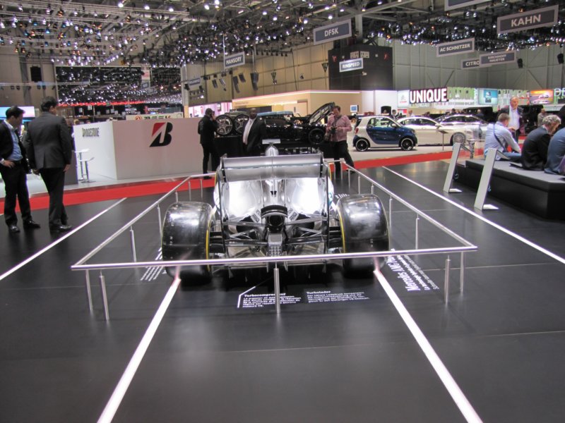 mercedesamgpetronasf1w05hybrid2.jpg