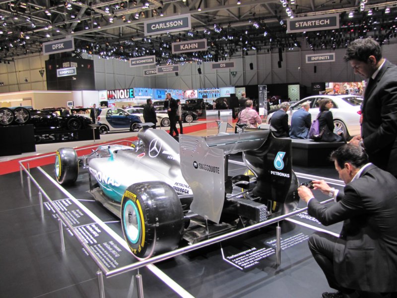 mercedesamgpetronasf1w05hybrid3.jpg