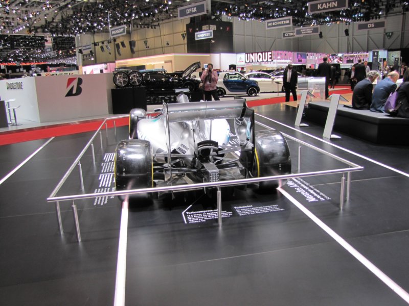 mercedesamgpetronasf1w05hybrid6.jpg