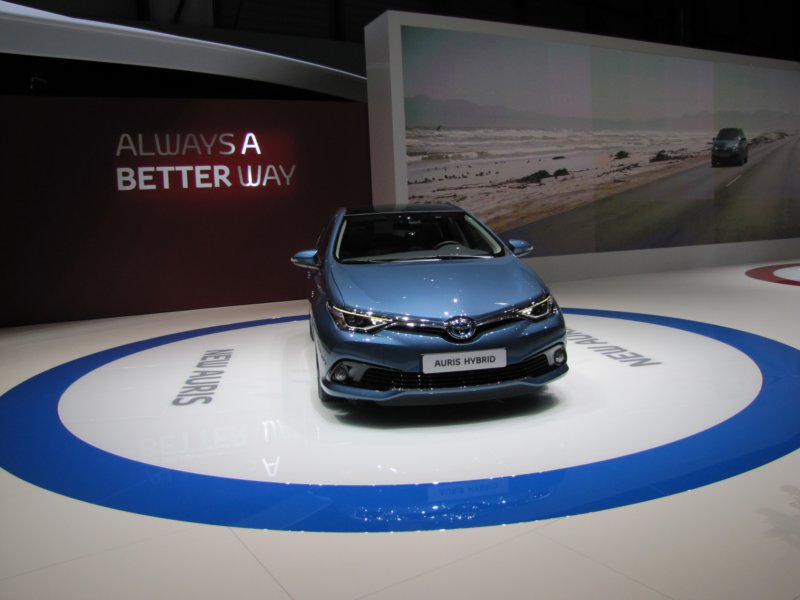 toyotaauris.jpg