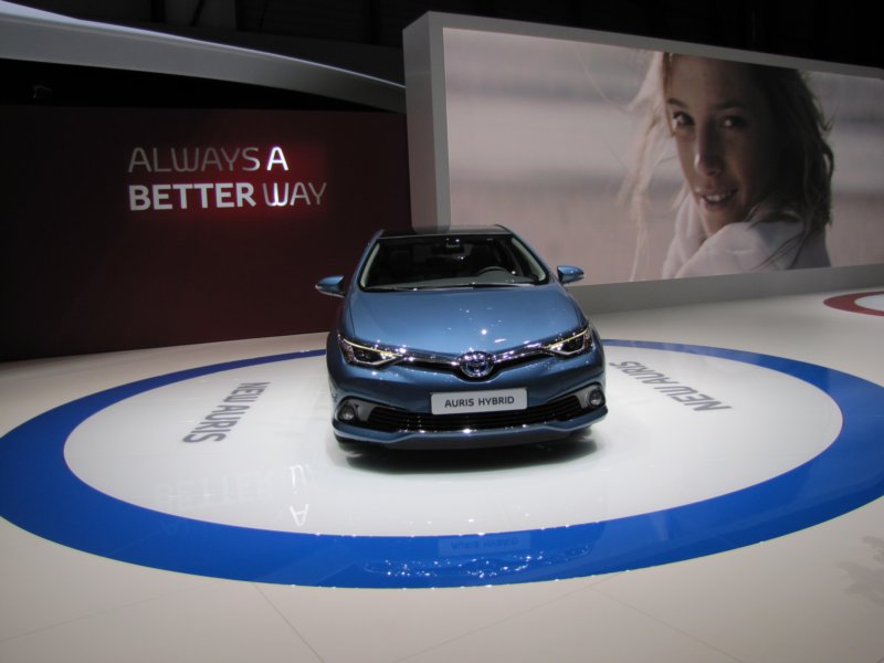 toyotaauris10.jpg