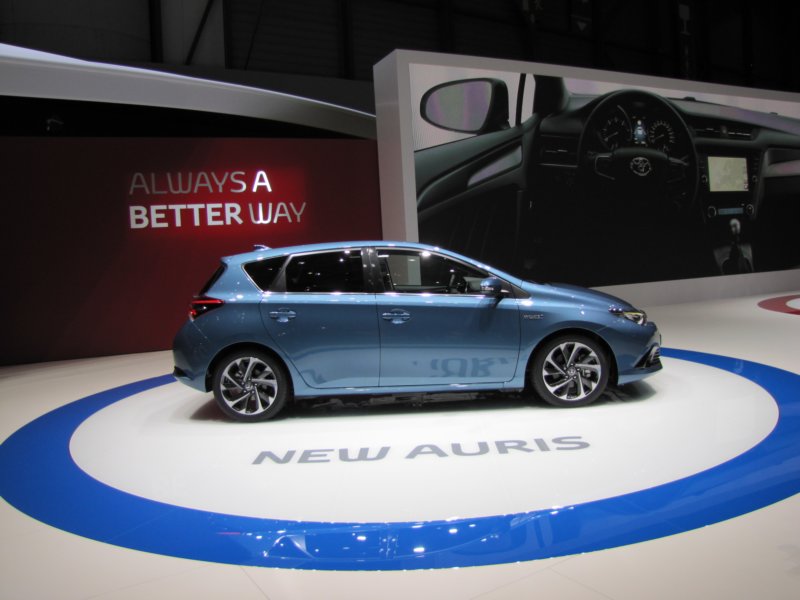 toyotaauris14.jpg