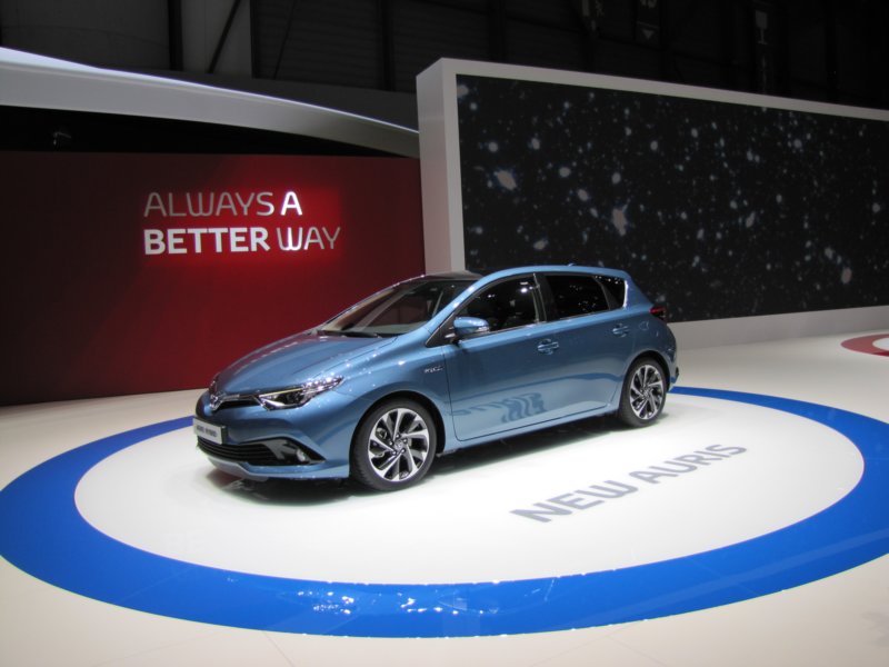 toyotaauris19.jpg