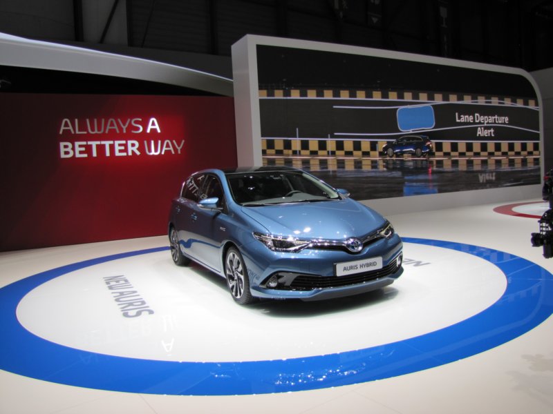 toyotaauris22.jpg