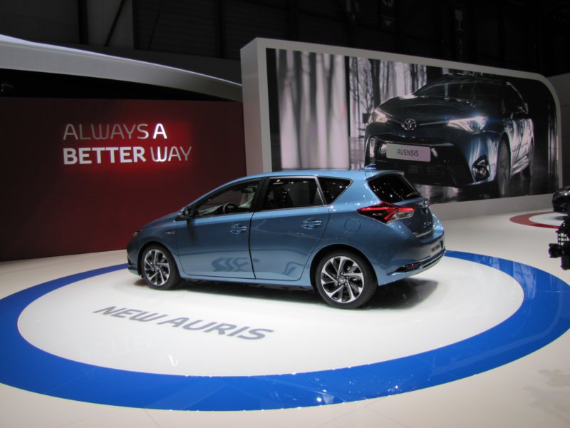 toyotaauris24.jpg